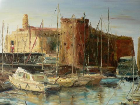 L'entree du vieux port de Marseille vers le fort Saint Jean